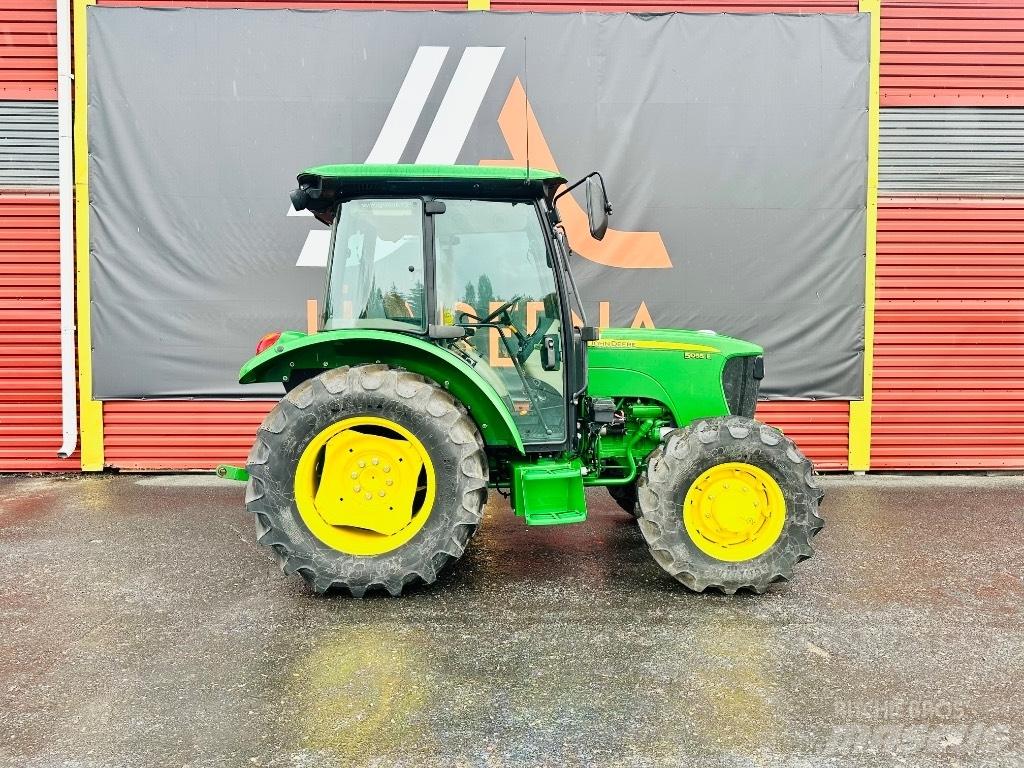 John Deere 5055 E Traktoriai