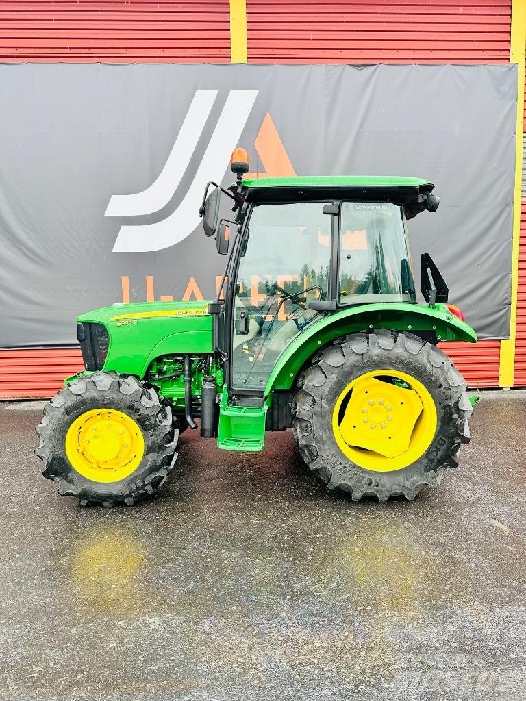 John Deere 5055 E Traktoriai
