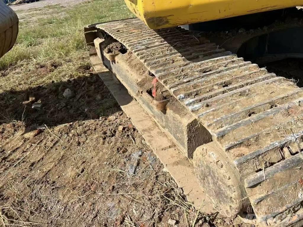 Komatsu PC 200 Vikšriniai ekskavatoriai