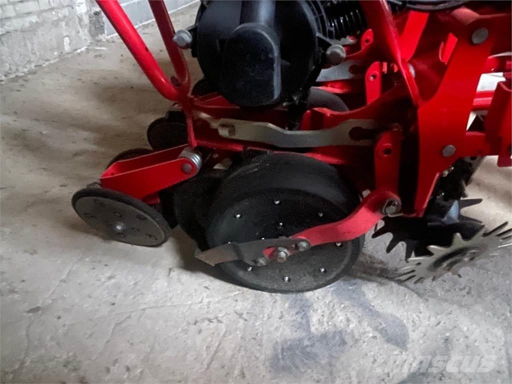 Väderstad TPV 12 Tiksli sėjimo technika
