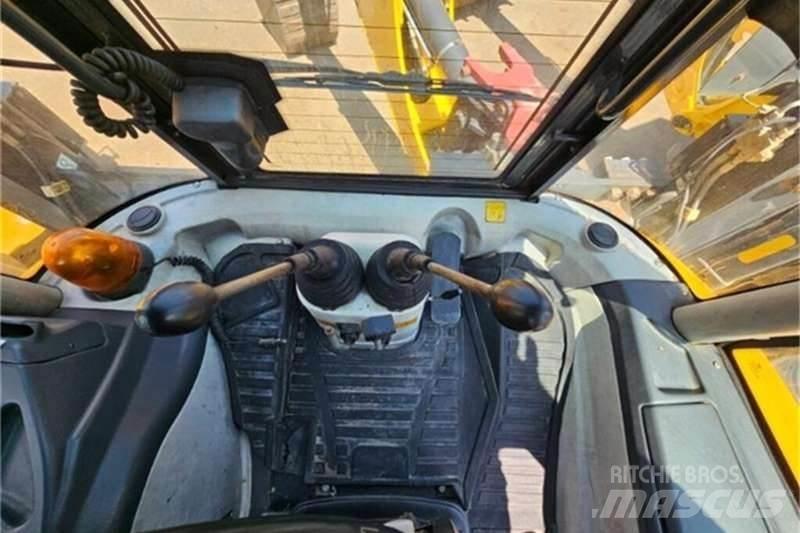 Dezzi CMI 4X4 TLB Ekskavatoriniai krautuvai