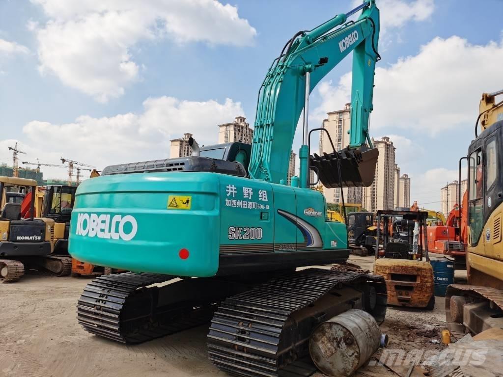 Kobelco SK 200 Vikšriniai ekskavatoriai
