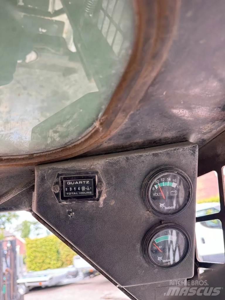 Bobcat 463 Krautuvai su šoniniu pasukimu