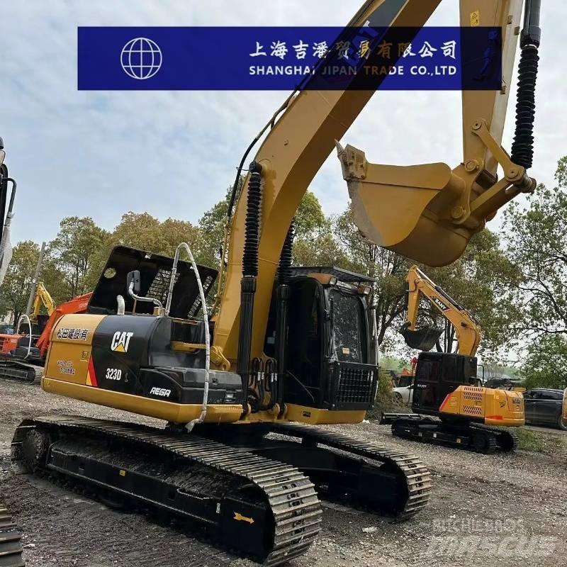 CAT 323 D Vikšriniai ekskavatoriai