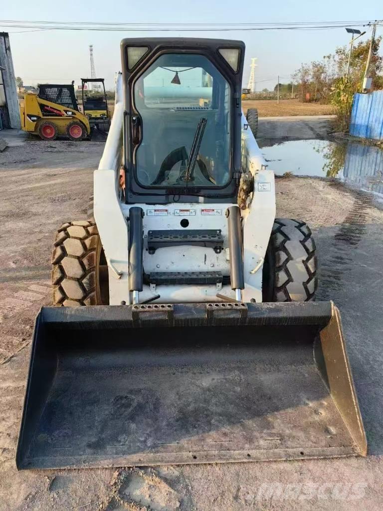 Bobcat S 300 Krautuvai su šoniniu pasukimu