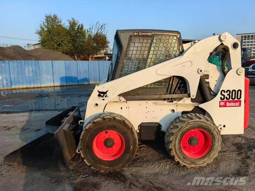 Bobcat S 300 Krautuvai su šoniniu pasukimu