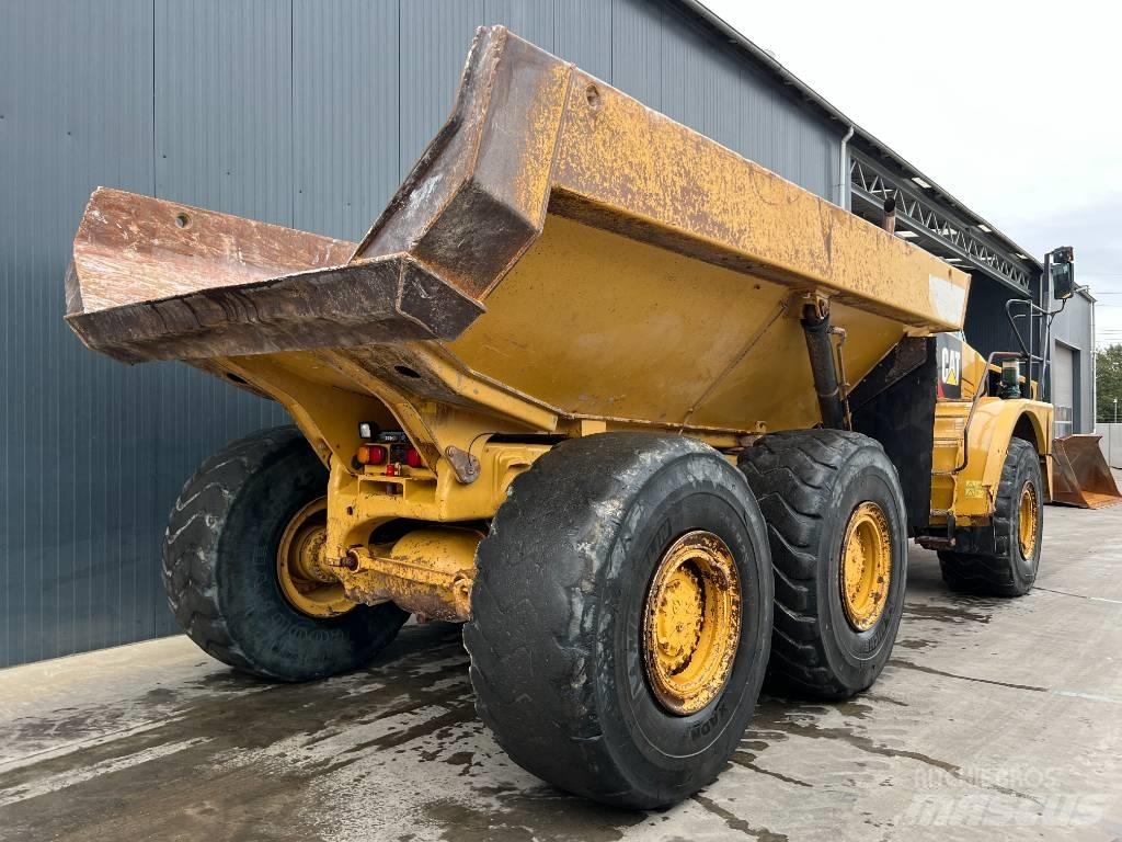 CAT 735B Karjeriniai savivarčiai