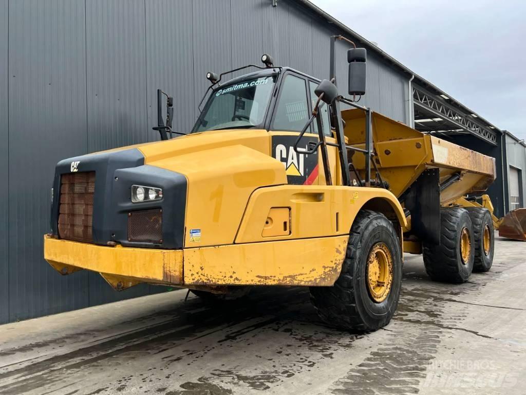 CAT 735B Karjeriniai savivarčiai