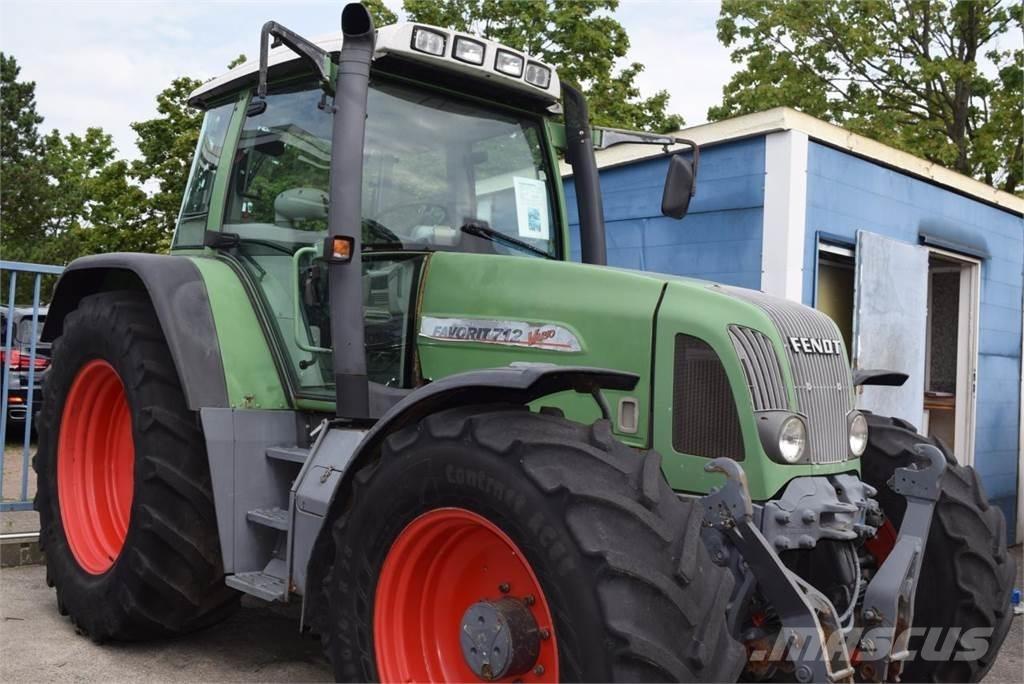 Fendt 712 Vario Traktoriai