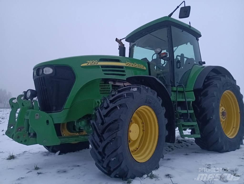 John Deere 7820 Traktoriai