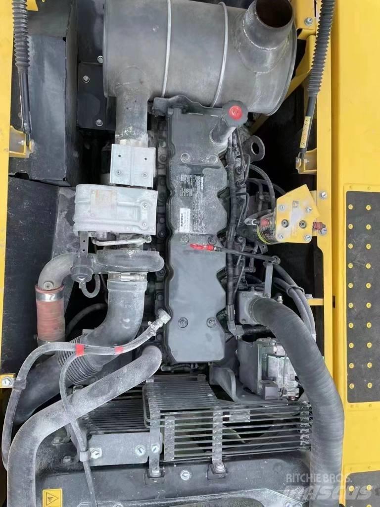 Komatsu PC220-8 Vikšriniai ekskavatoriai