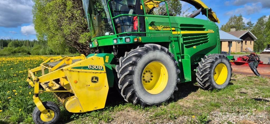 John Deere 7300 Pašarų ruošimo technika