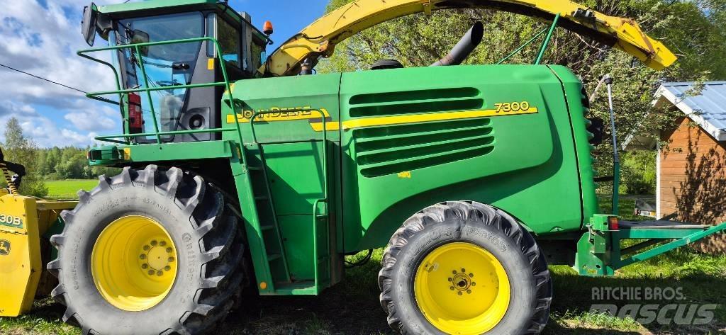 John Deere 7300 Pašarų ruošimo technika