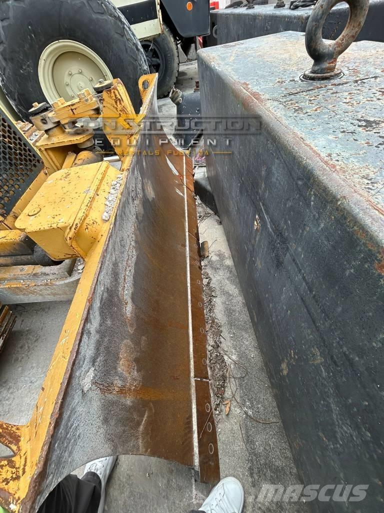 CAT D 3 C III Vikšriniai buldozeriai