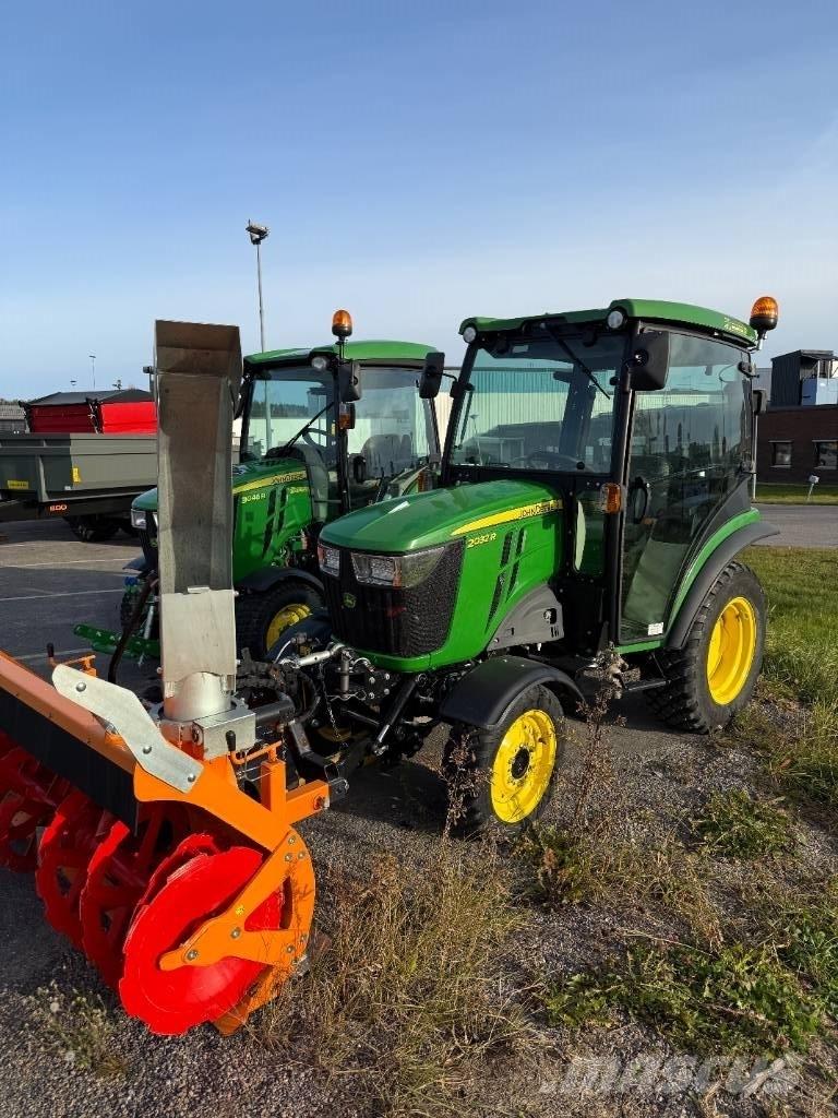 John Deere 2032 R Naudoti kompaktiški traktoriai