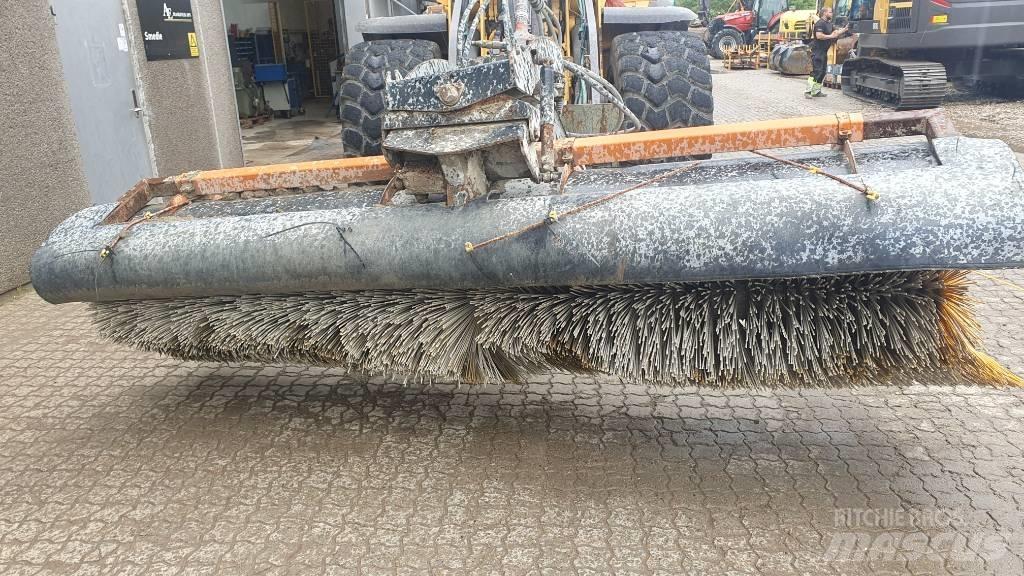  kost 335cm Kita kelių ir sniego technika