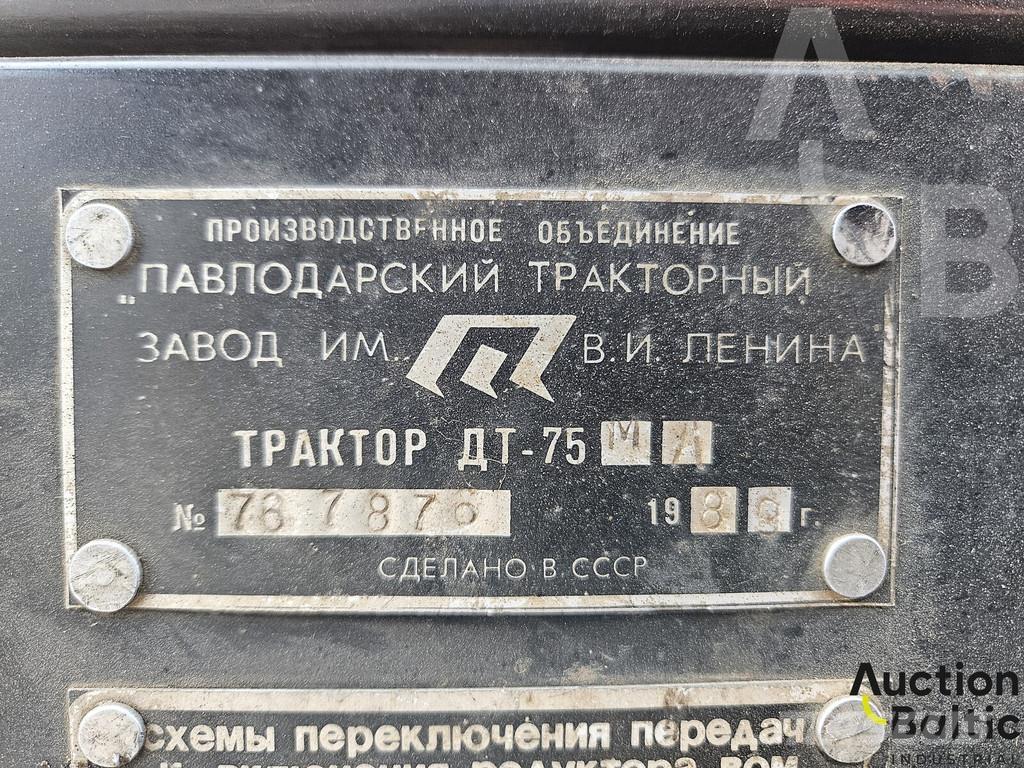  Onbekend DT-75 Traktoriai