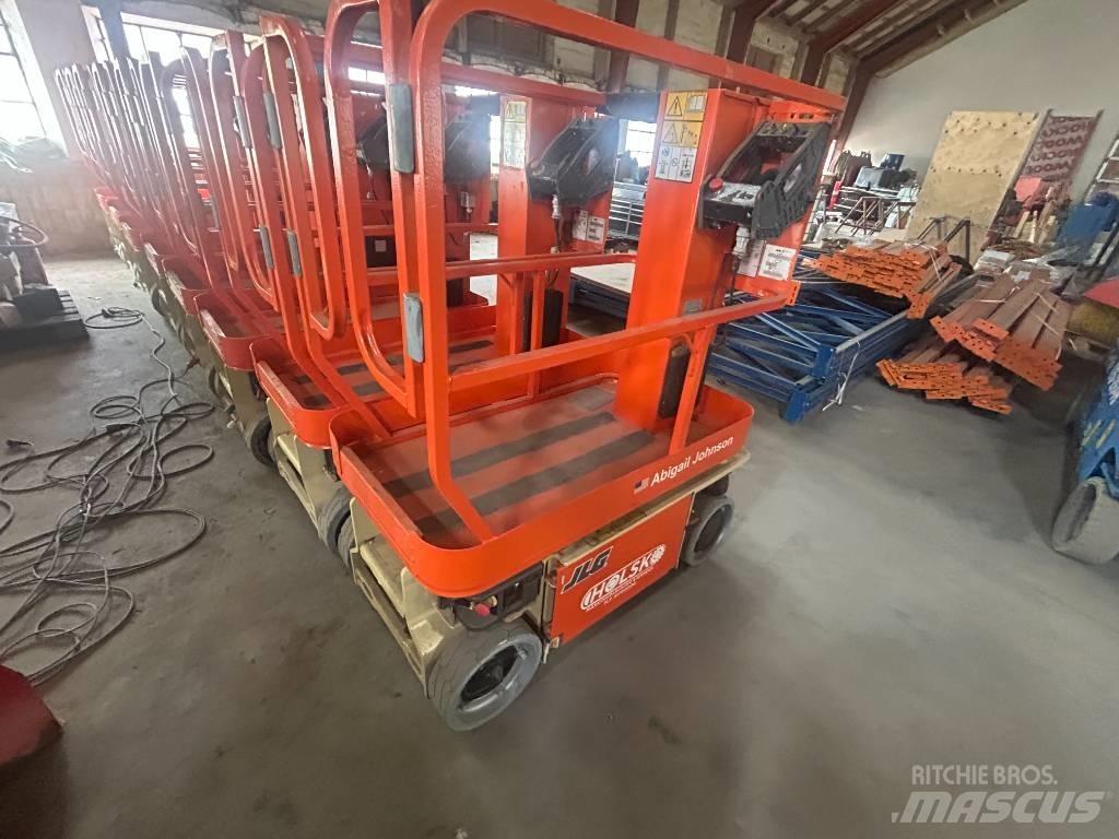 JLG 1230 ES Vertikalūs stiebiniai keltuvai