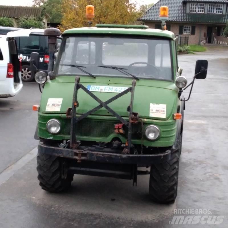 Mercedes-Benz U421 Traktoriai