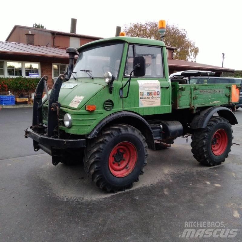 Mercedes-Benz U421 Traktoriai