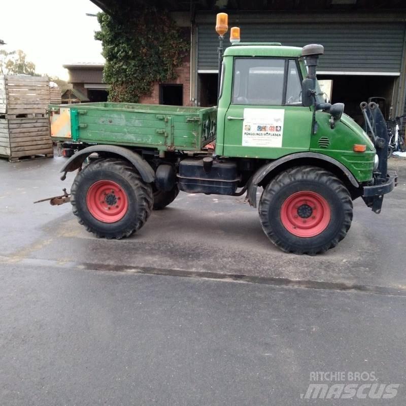 Mercedes-Benz U421 Traktoriai