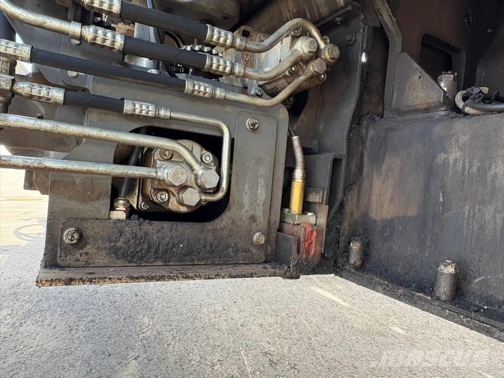 Vögele SUPER 1900-3i Asfalto klotuvai