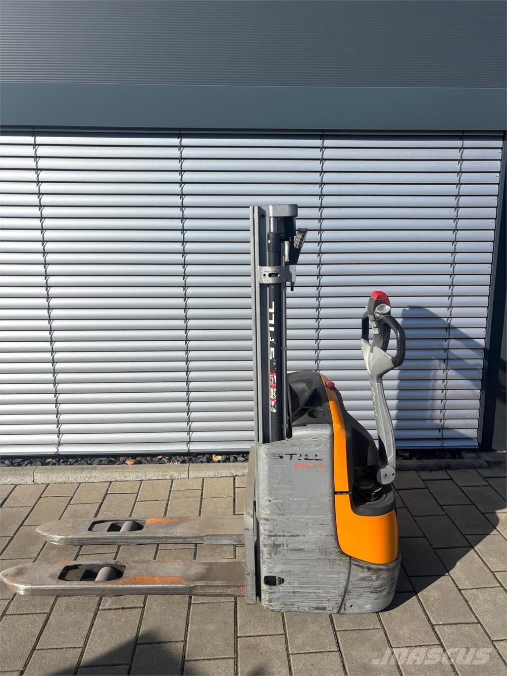 Still EXV12 Savaeigiai rietuvai