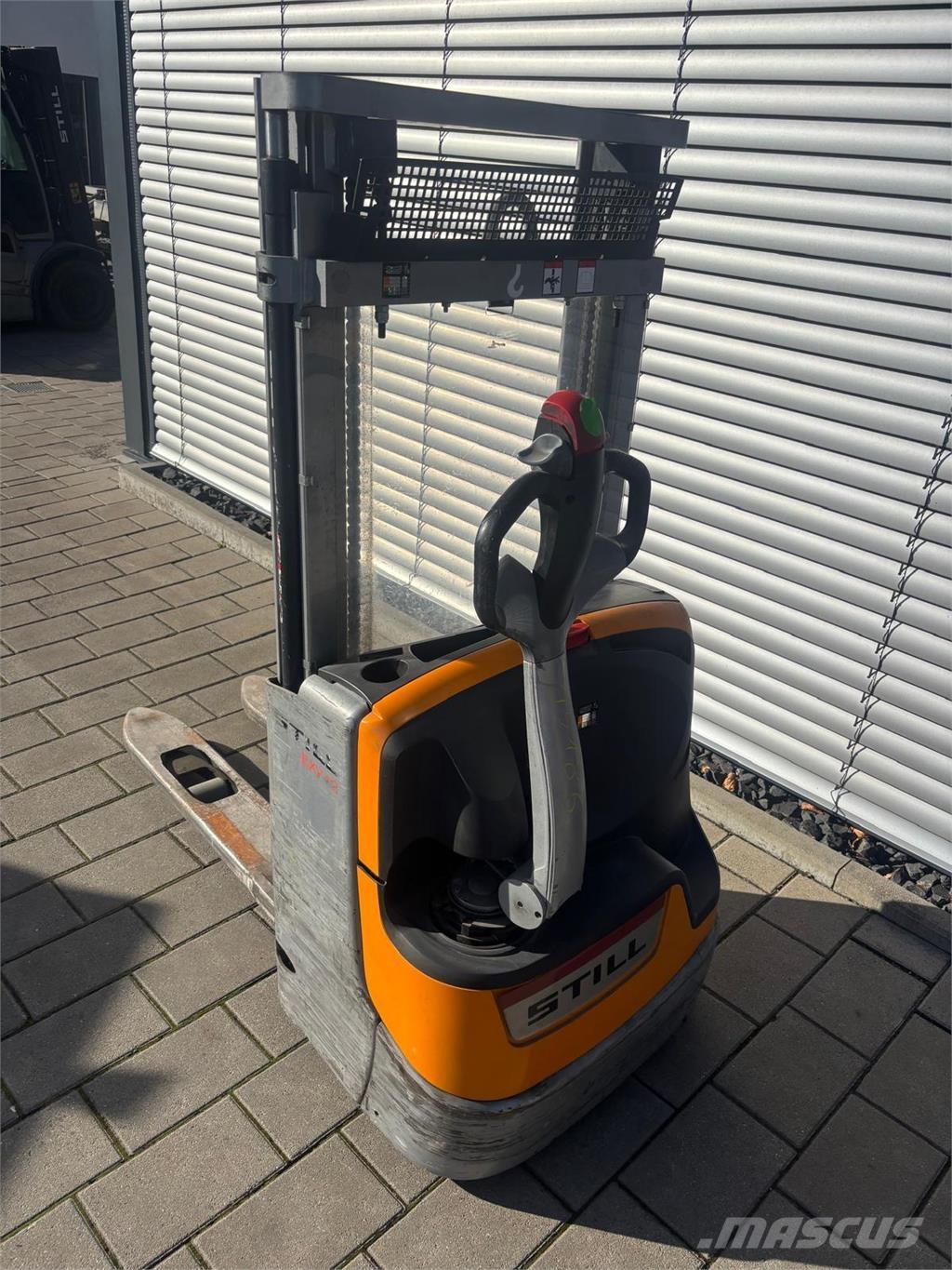 Still EXV12 Savaeigiai rietuvai