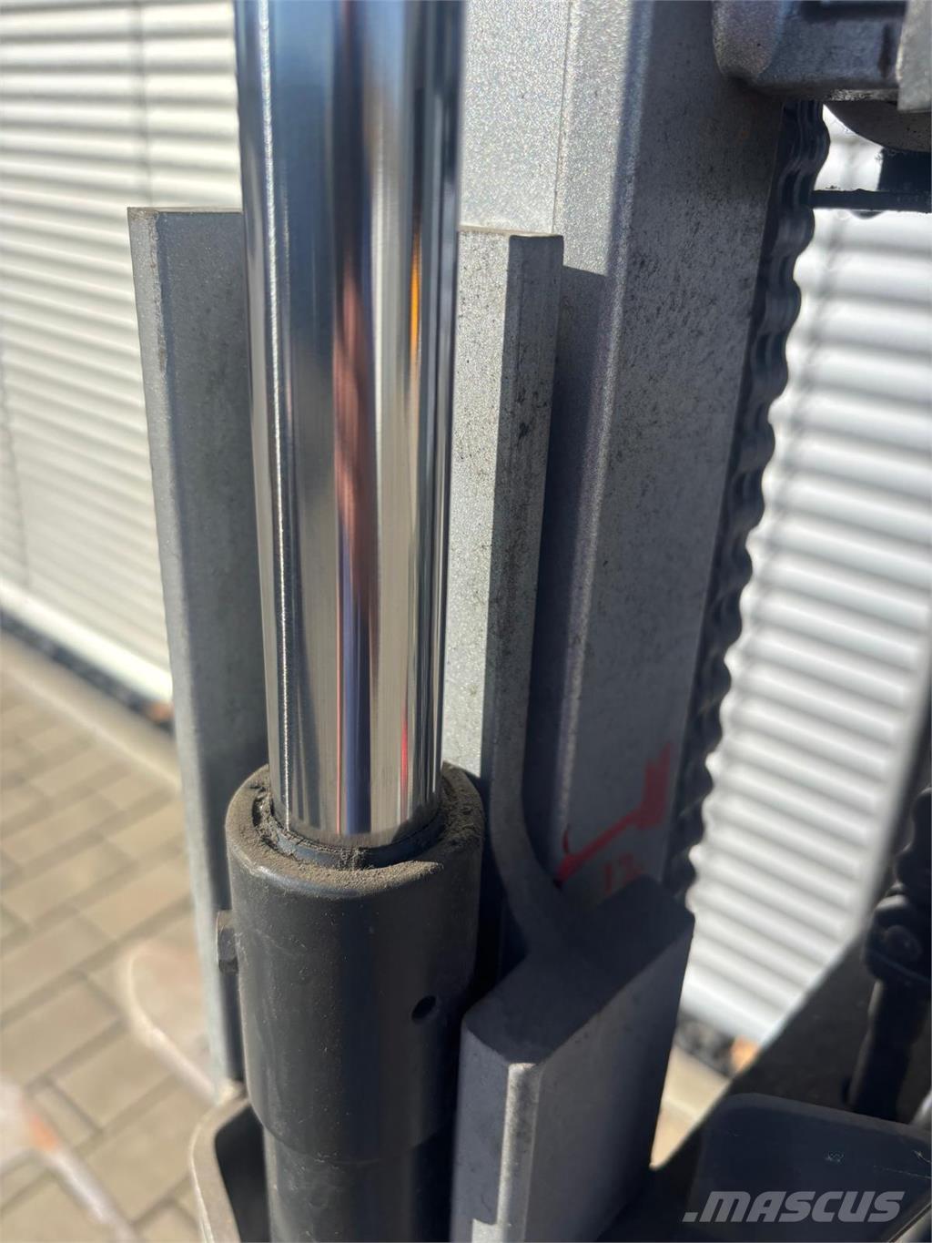 Still EXV12 Savaeigiai rietuvai