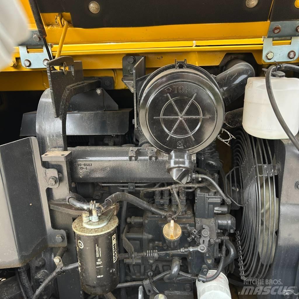 Komatsu 56-7 Vikšriniai ekskavatoriai