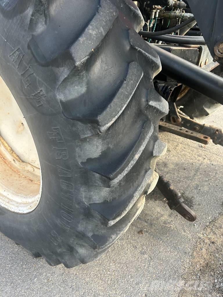 New Holland TV 140 Traktoriai