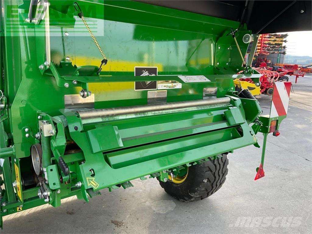 John Deere V451 M Stačiakampių ryšulių presai