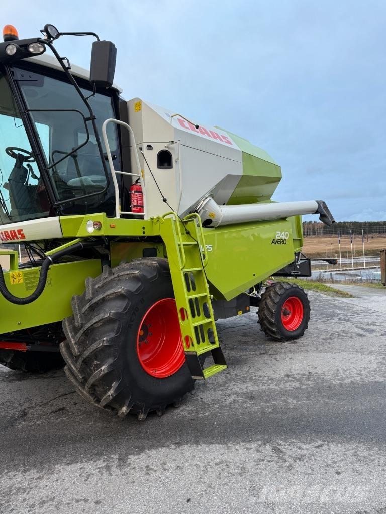 CLAAS Avero 240 Derliaus nuėmimo kombainai