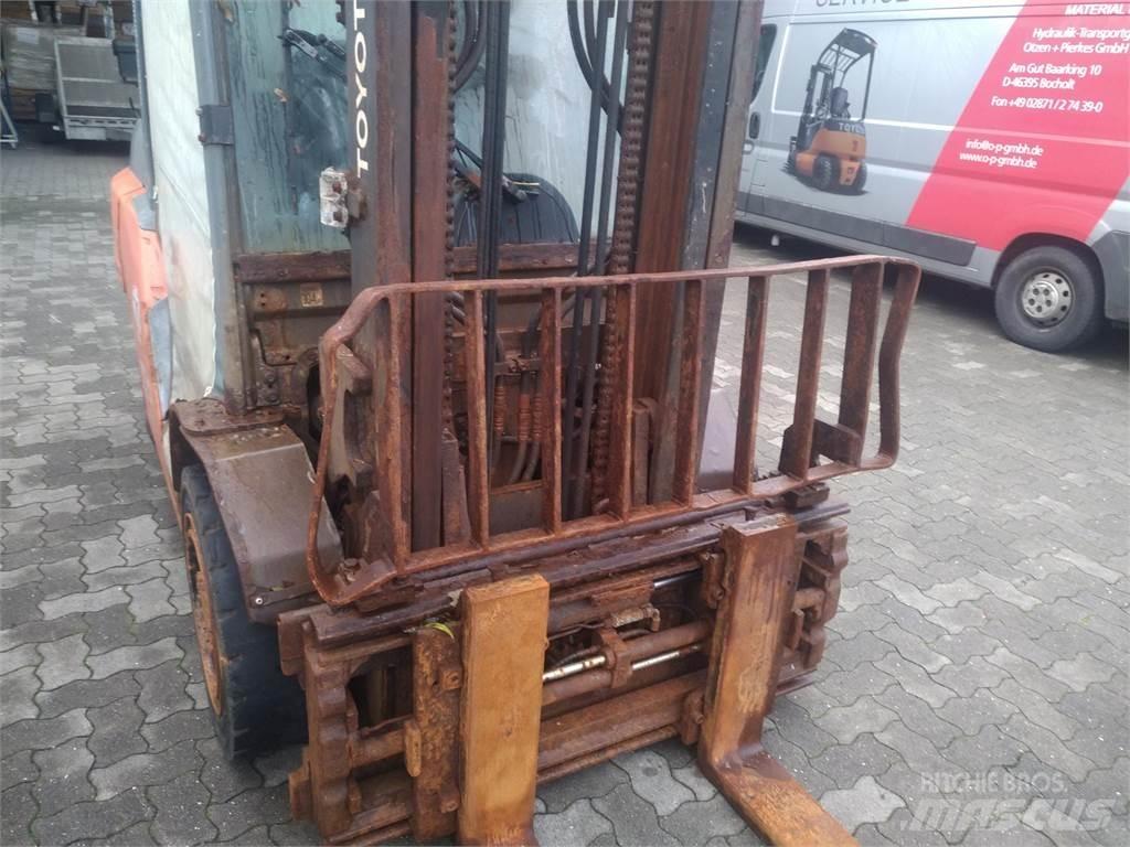 Toyota 40-8FD40N Dyzeliniai krautuvai