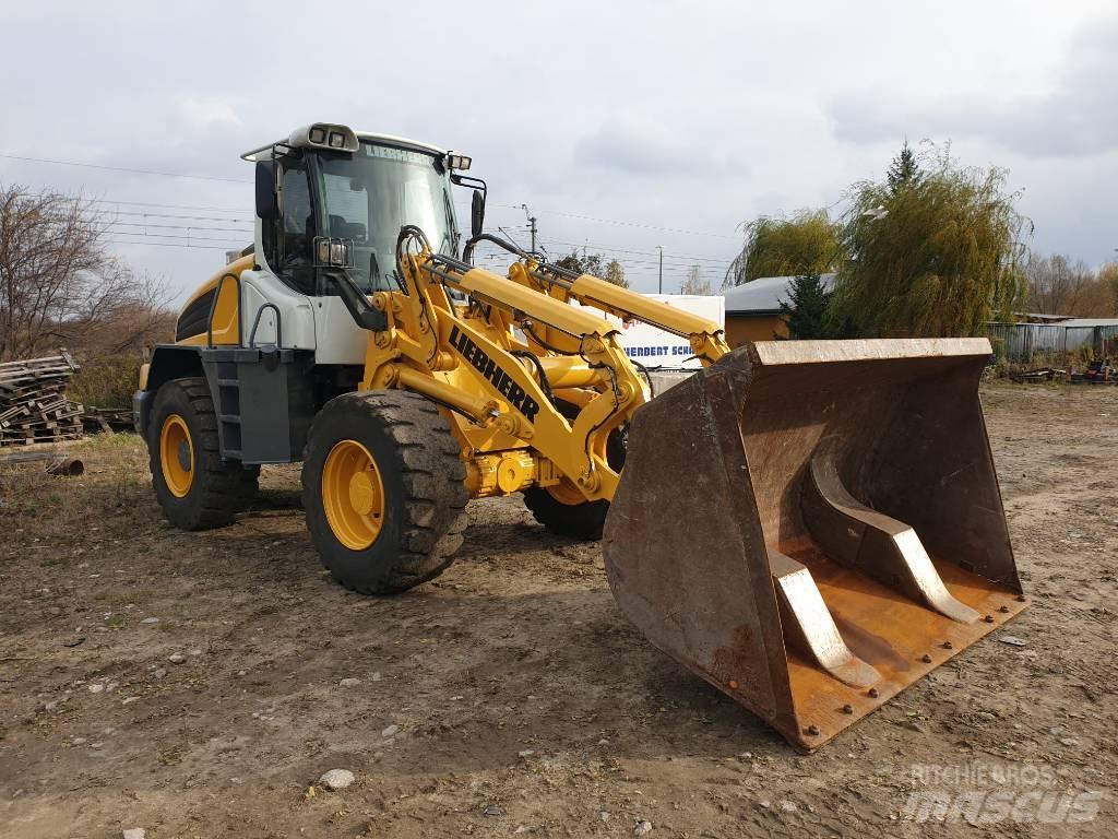 Liebherr L 524 Naudoti ratiniai krautuvai