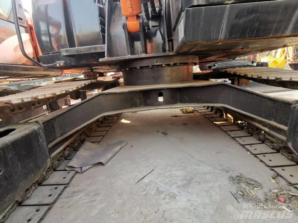 Hitachi ZX 70 Vidutinės galios ekskavatoriai 7-12 t