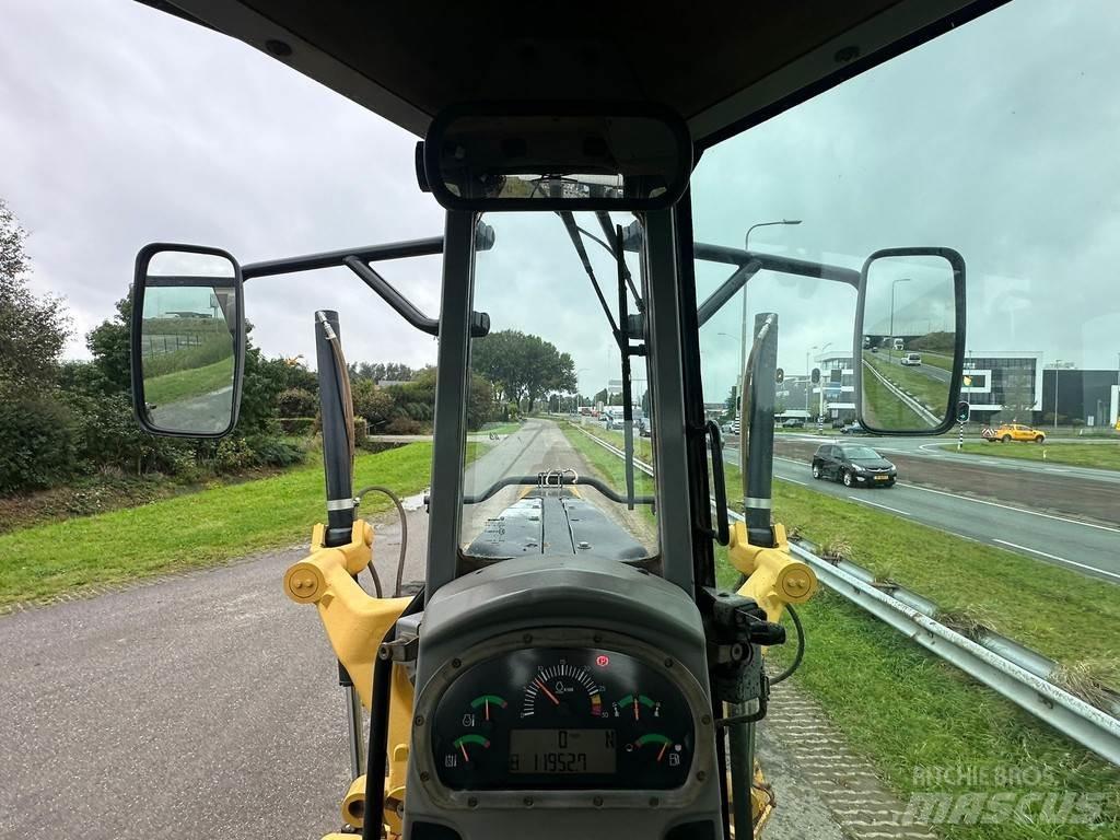 CAT 140M Greideriai