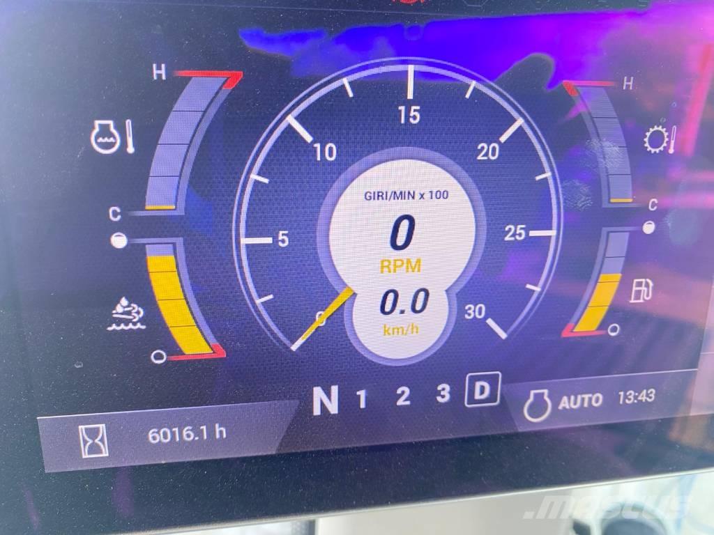 CASE 821G Naudoti ratiniai krautuvai