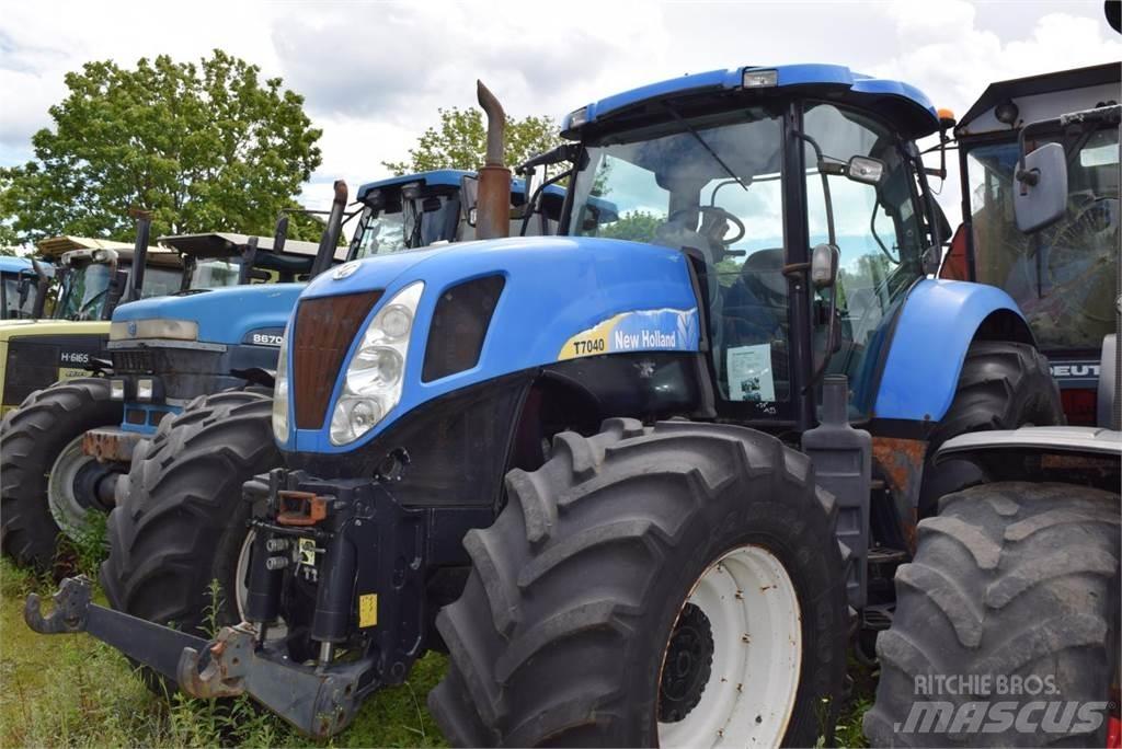 New Holland T 7040 Traktoriai