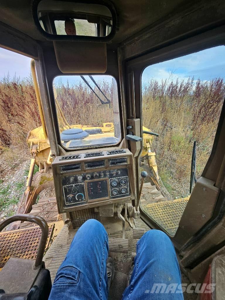 CAT D6h Vikšriniai buldozeriai