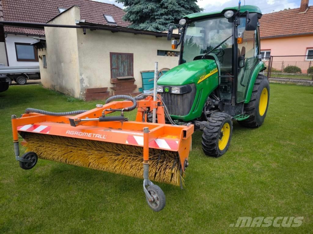 John Deere 3720 Naudoti kompaktiški traktoriai