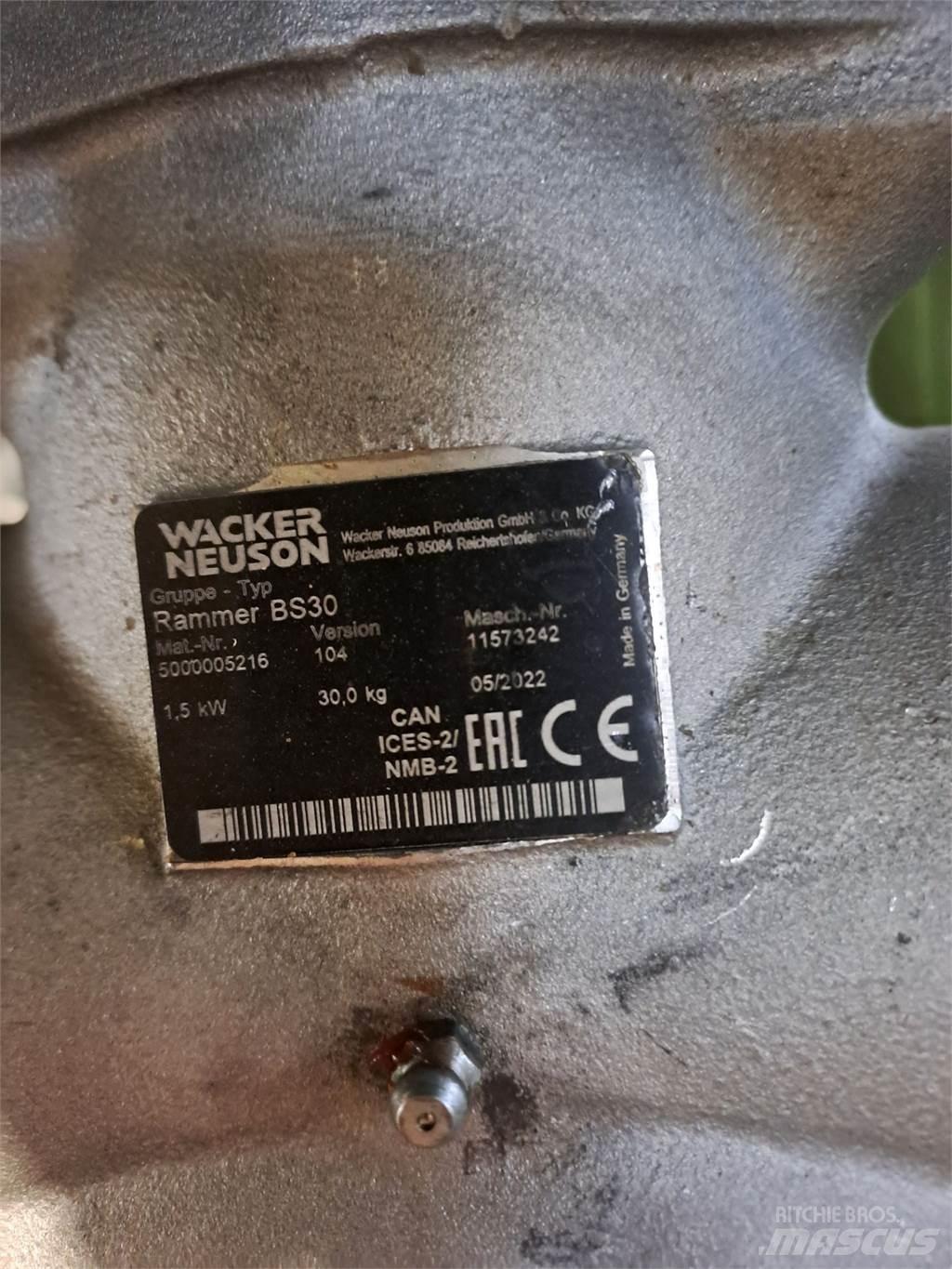 Wacker Neuson BS30 Plūktuvai