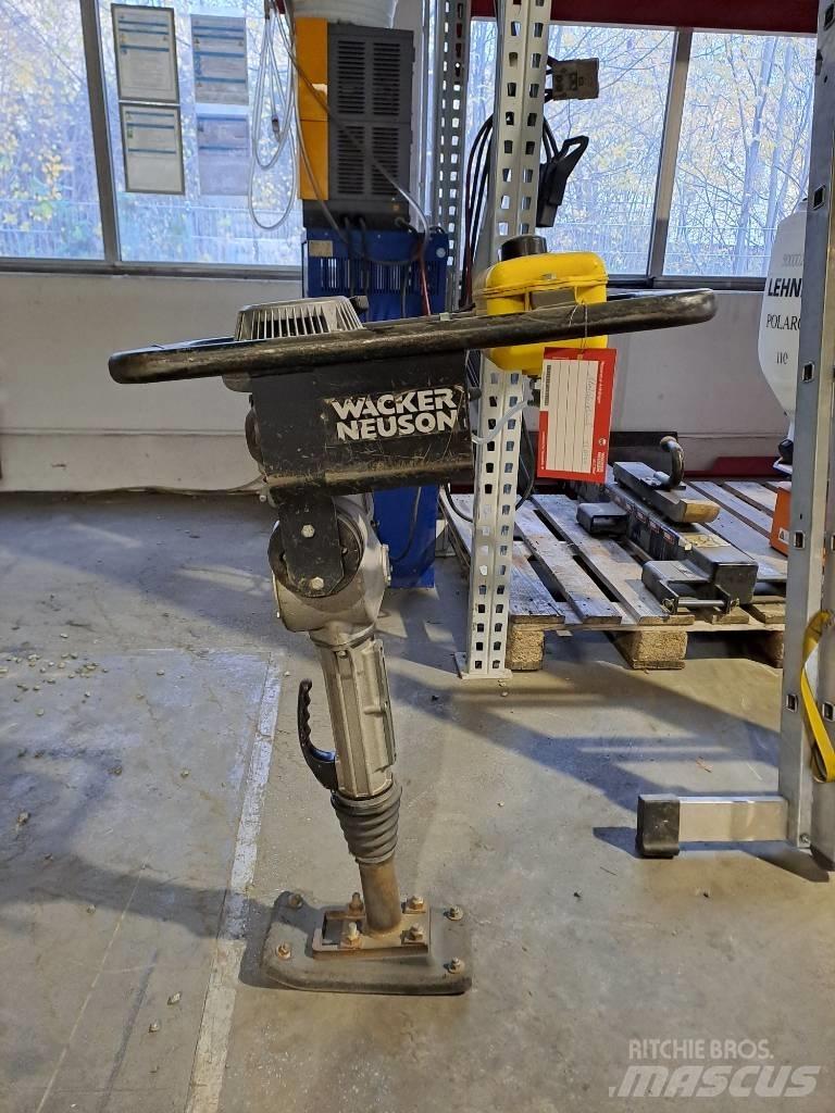 Wacker Neuson BS30 Plūktuvai