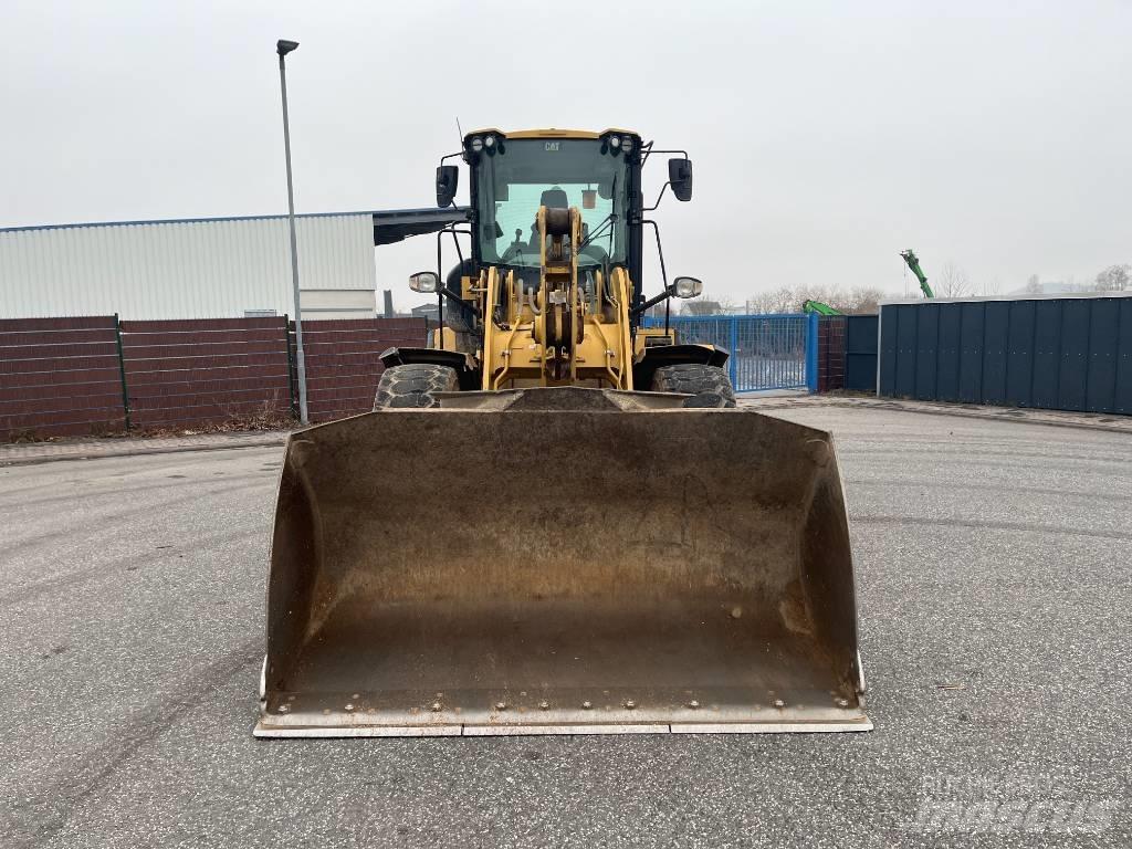 CAT 930M Naudoti ratiniai krautuvai