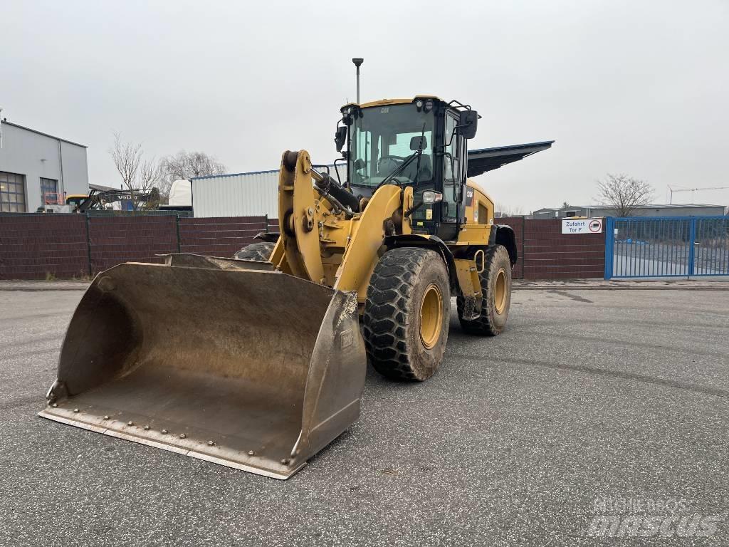 CAT 930M Naudoti ratiniai krautuvai