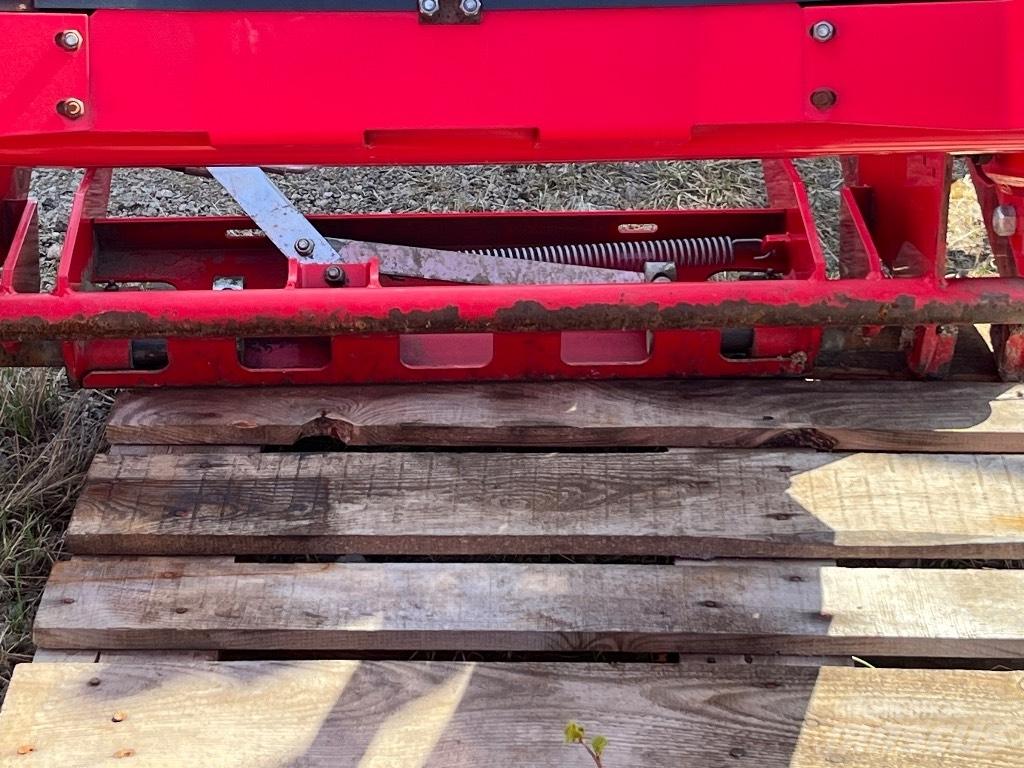 Massey Ferguson 945 Frontaliniai krautuvai ir ekskavatoriai