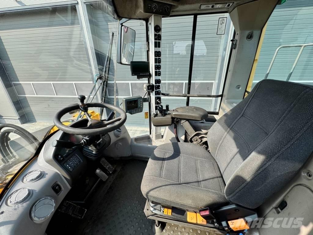 Volvo L 180 F Naudoti ratiniai krautuvai