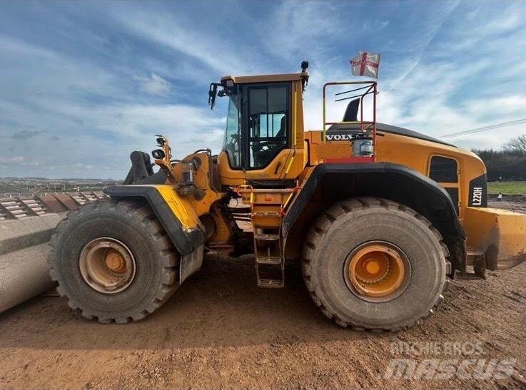 Volvo L 220 H Naudoti ratiniai krautuvai