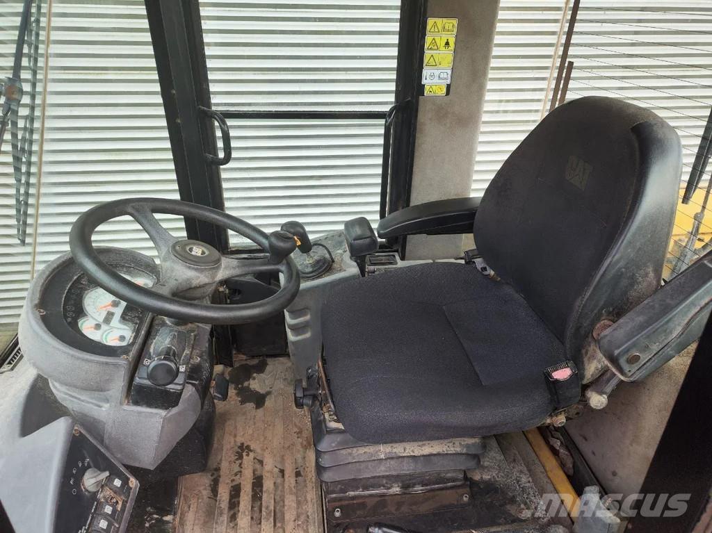 CAT 930G Naudoti ratiniai krautuvai
