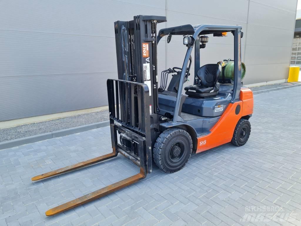 Toyota 02-8 FG F 25 LPG (dujiniai) krautuvai